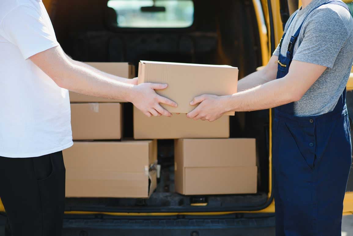 Imagen destacada del artículo: La importancia del transporte terrestre en la última milla: retos y soluciones para una entrega eficiente